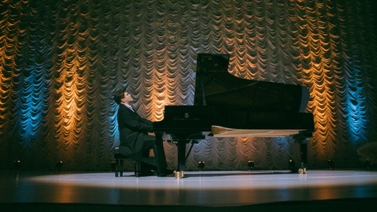 Pianist Denis Matsuyev dastlab Toshkentda konsert berdi