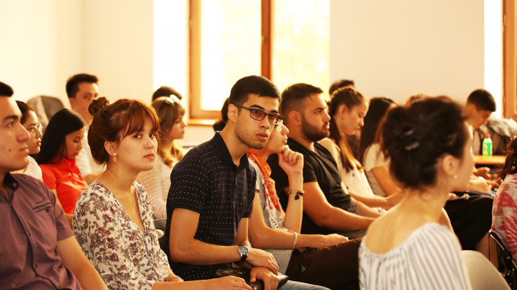 Organisation d'une école d'été à Tachkent